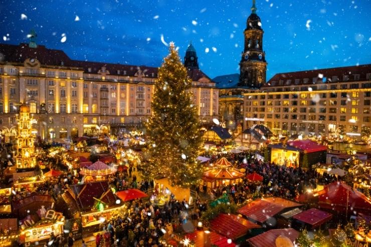 Christmas Market Brussels Christmas markets at night with snow falling